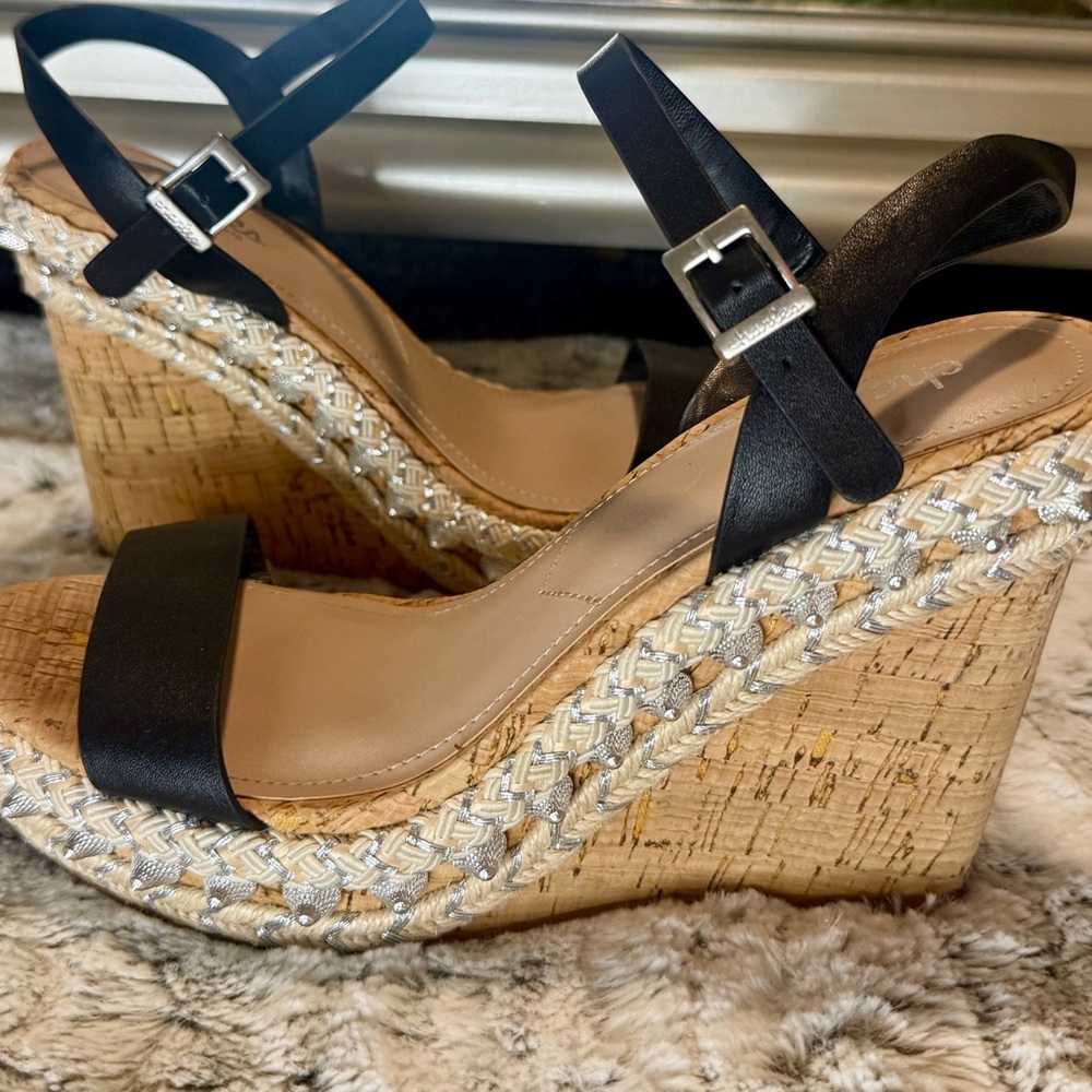 CHARLES BY CHARLES DAVID Women’s Hyphen Wedge Sandals Size 8.5
